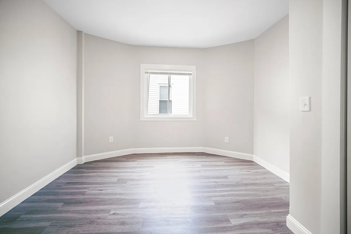 3 bed, 1300 sqft, $2,950 — Photo 4
