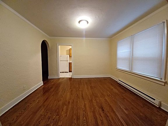 5th image of 2422-24 Benderwirt Ave #2424-2