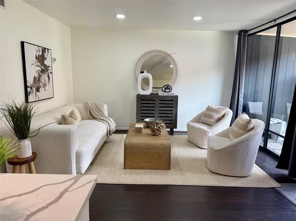 3401 Timmons Ln APT 27, Houston, TX 77027