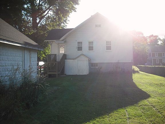 4th image of 526 Plymouth St
