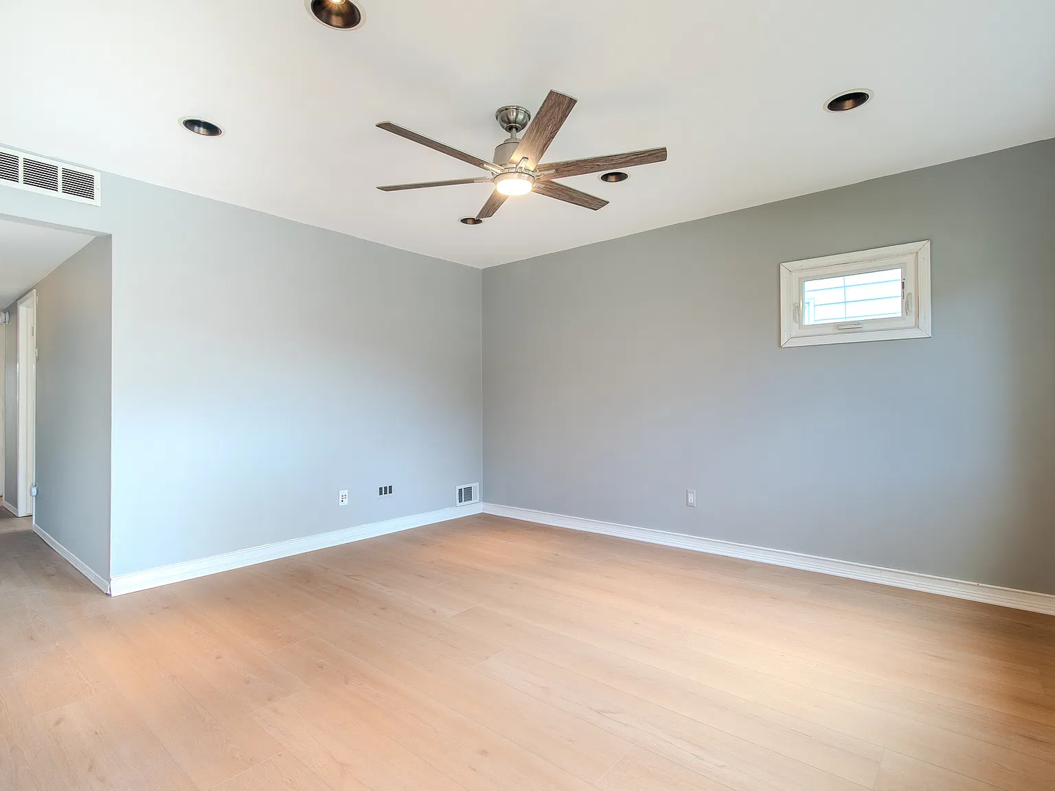 3 bed, 1056 sqft, $1,750 — Photo 4