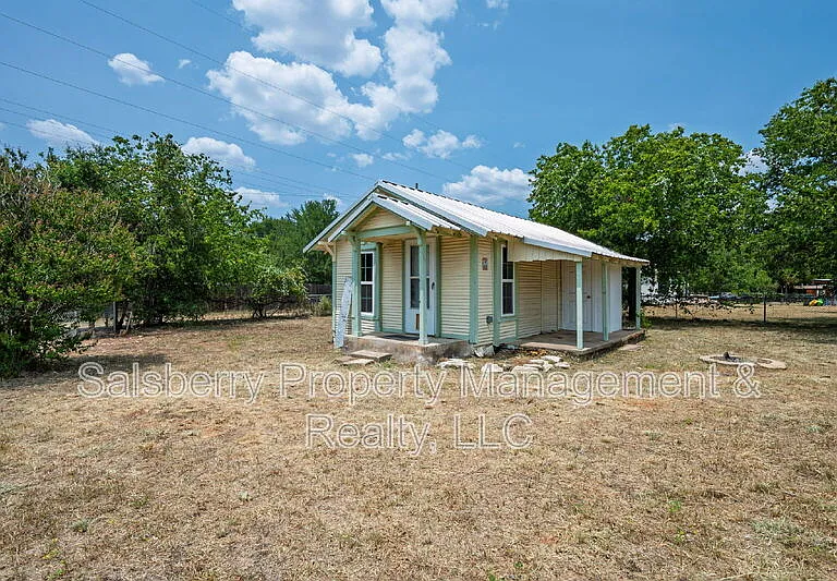 304 Bryan St #B — Photo 12