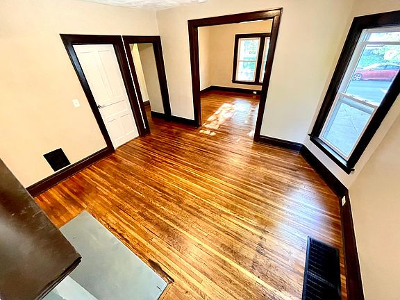 4th image of 50 Barry Pl Unit 1