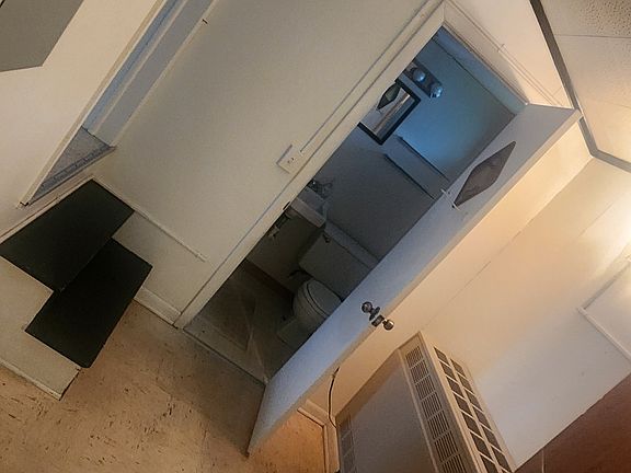 2nd image of 502 N Prospect St #C