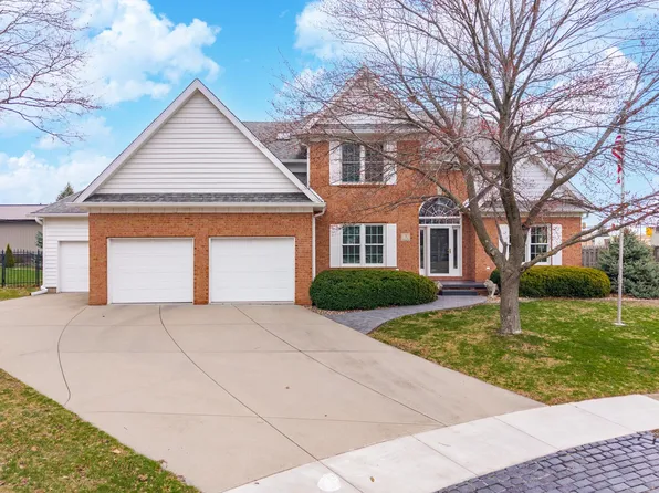 3 Jill Ct, Bloomington, IL 61701