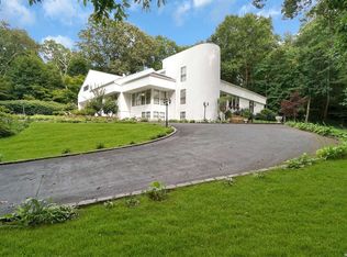 4 Stoneridge Ct, Syosset, NY 11791