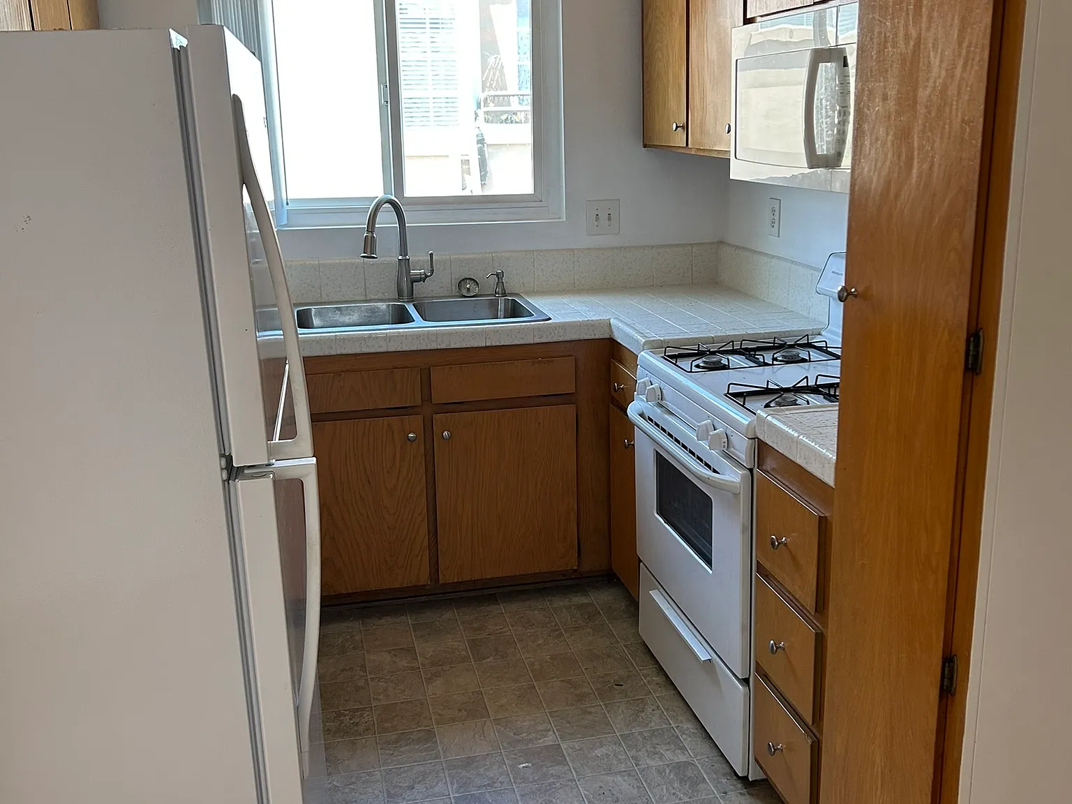 1 bed, 650 sqft, $2,200 — Photo 3