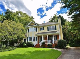 587 Long Oak Dr, Gainesville, GA 30501