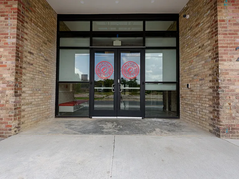 Motor City Apartments — Photo 21