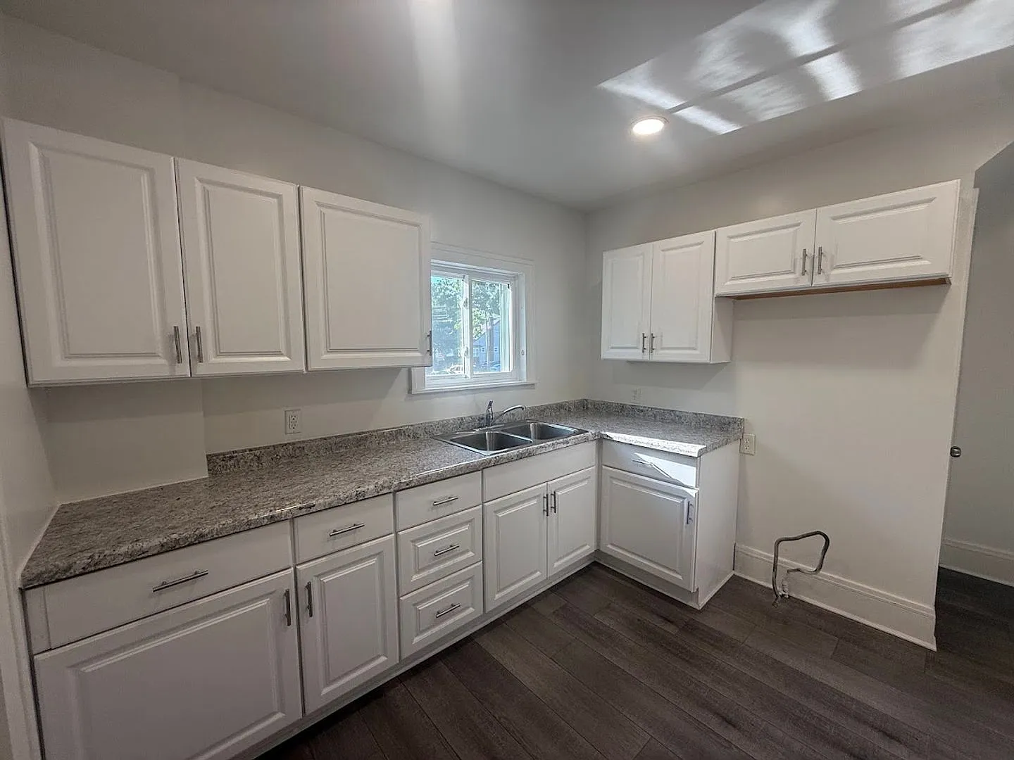 4 Bedroom 1.5 Bathroom single family home Rent Ready! — Photo 4