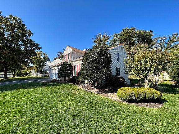 2nd image of 3428 Forsythia Ln