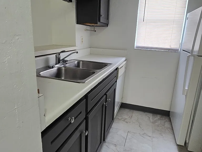 1917 Maravilla Ave #33 — Photo 5