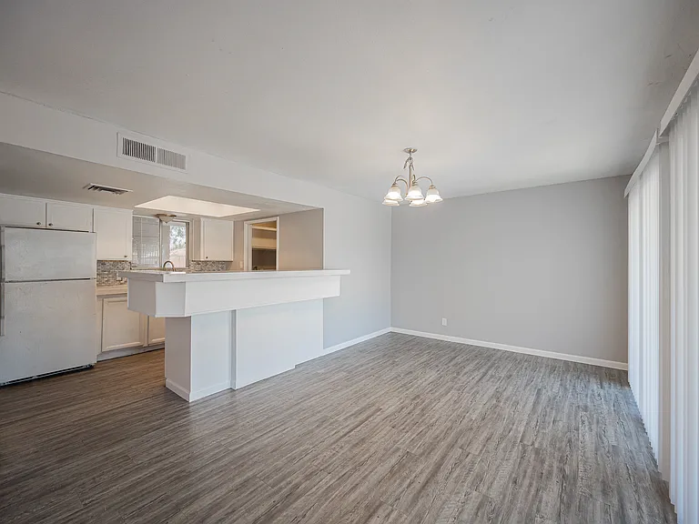 4704 S La Rosa Dr — Photo 8