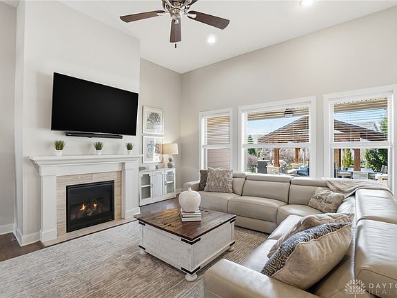 5th image of 1127 Chambrey Ct