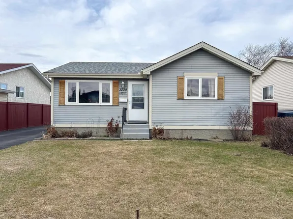 1104 35th St NW, Edmonton, AB T6L 3E7