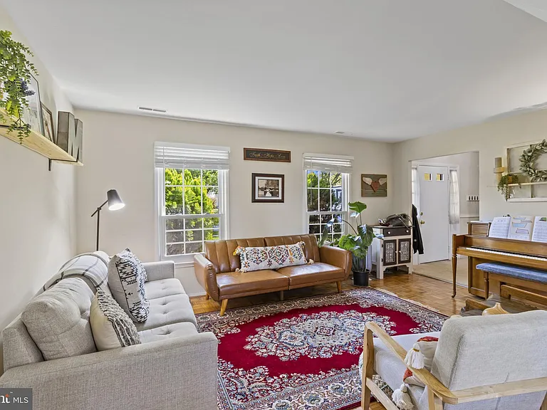 1435 Crofton Pkwy — Photo 4