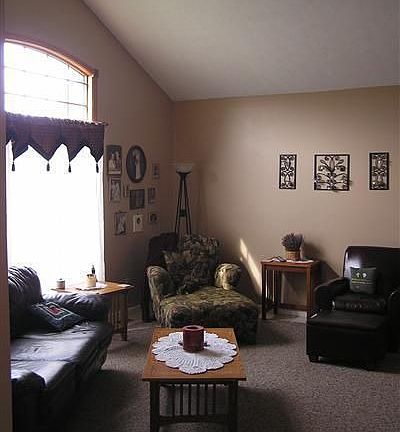 3rd image of 200 Meadowglen Cir