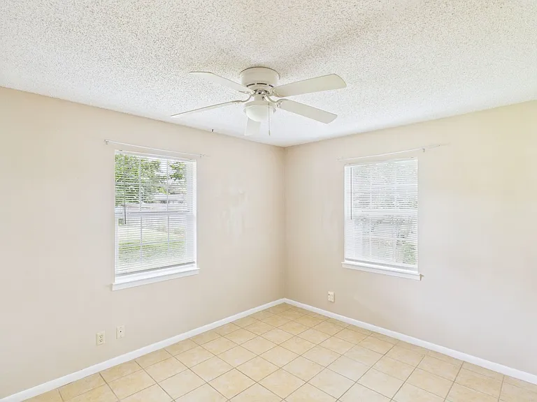 328 Glenmoor Dr — Photo 21