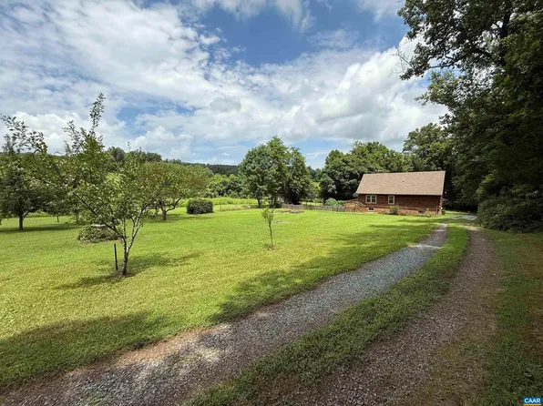 1638 Harris Creek Rd, Charlottesville, VA 22902