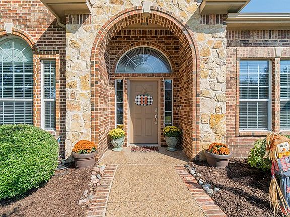 4th image of 409 Shady Oaks Dr