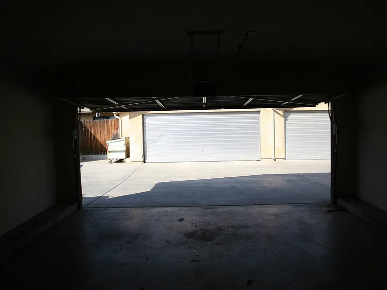 8600 White Rock — Photo 32