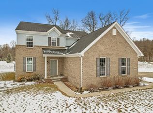 10183 Shenandoah Ridge Dr, Brighton, MI 48114