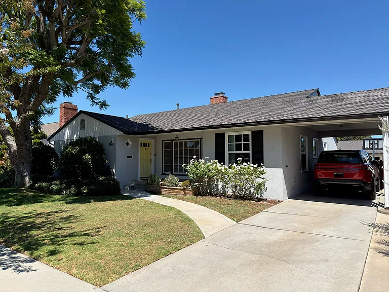 3940 Lewis Ave — Photo 2