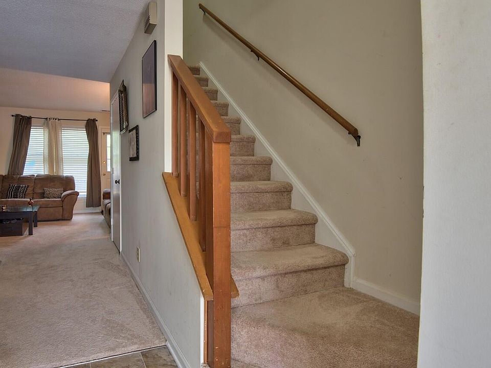 1st image of 10 Grove Park Rd