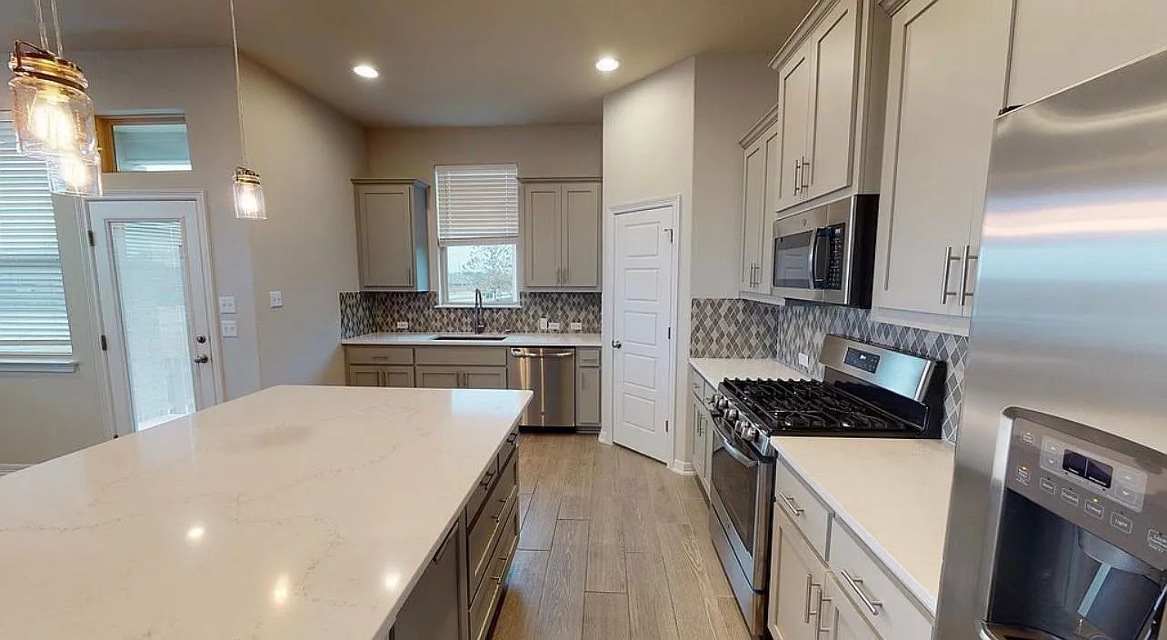 3 bed, 2.5 bath, 1946 sqft, $2,200 — Photo 4