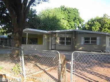 1st image of 906 Narcissus St