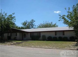 801 S Avenue M, Clifton, TX 76634