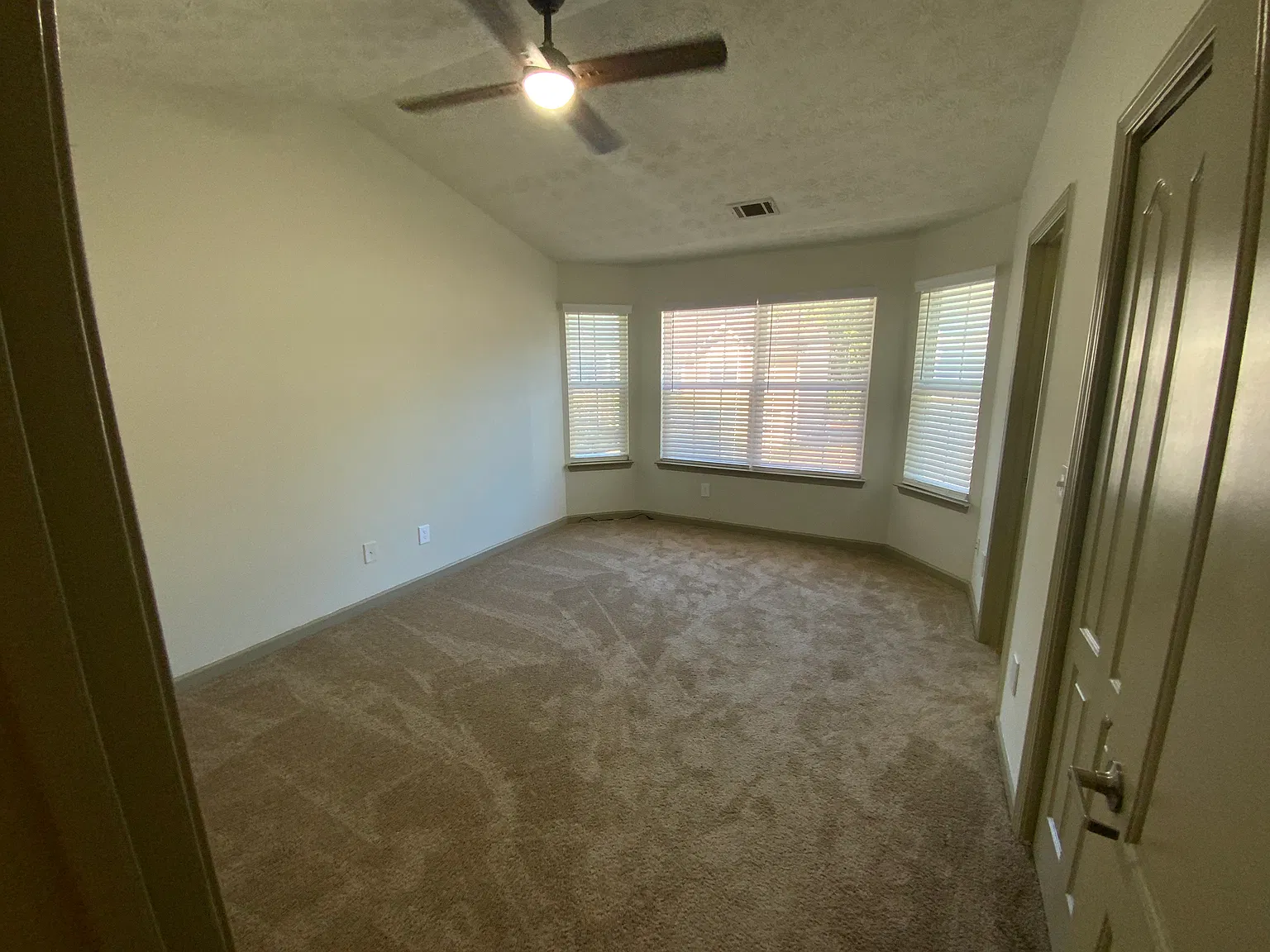 3 bed, 2.5 bath, 1210 sqft, $1,850 — Photo 4