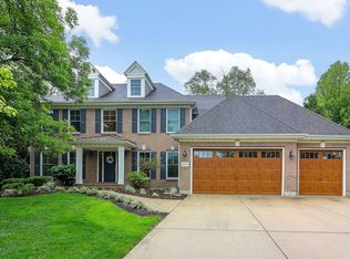 26W231 Tuckaway Ct, Winfield, IL 60190