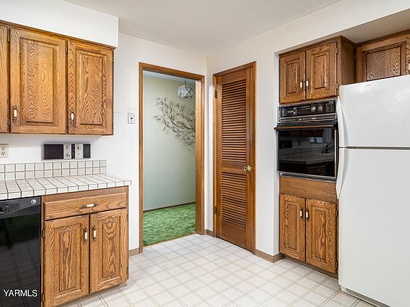 Kitchen/Pantry