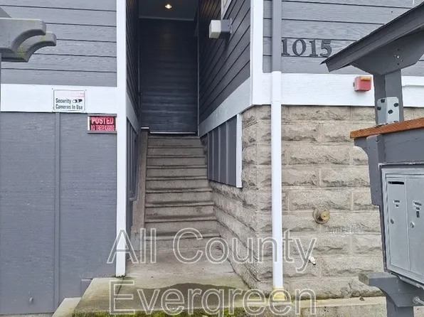 1015 9th St, Bremerton, WA