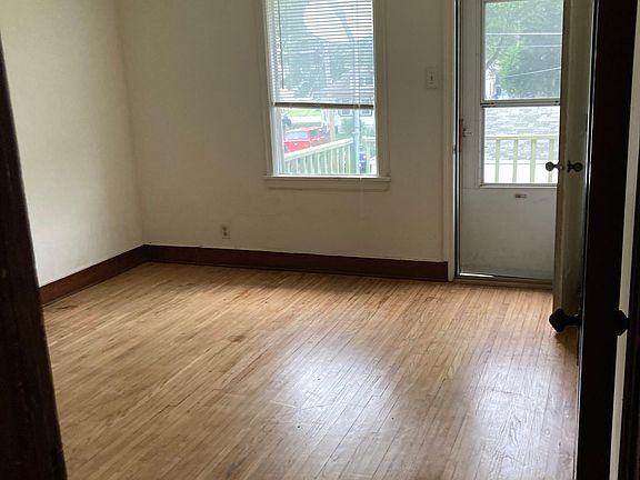 3rd image of 1115 Grove St Floor 1