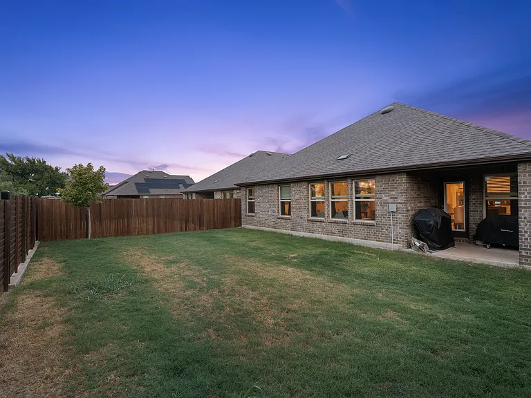 9917 Tacoma Dr — Photo 4