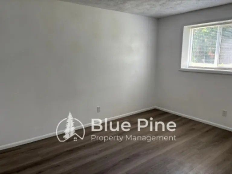 411 Gladstone St #1 — Photo 7
