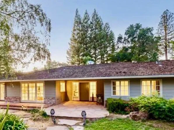 196 Patricia Dr, Atherton, CA 94027