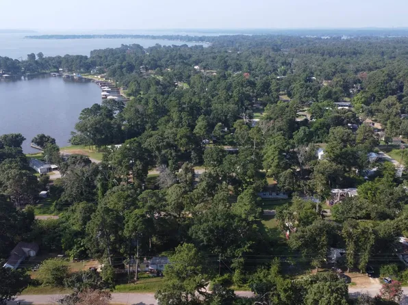 21453 Oak Bluff Dr, Chandler, TX 75758