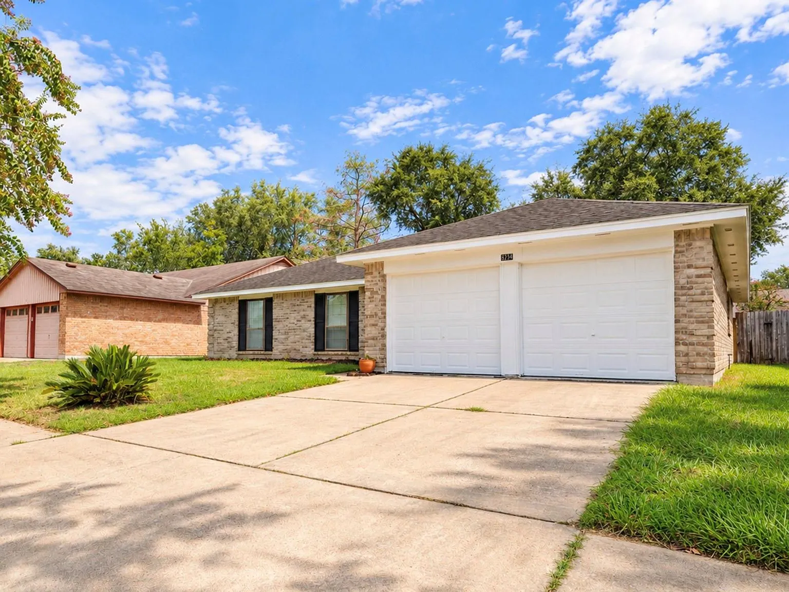 3 bed, 2.0 bath, 1670 sqft, $1,900 — Photo 1