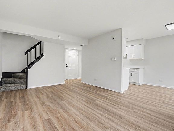 4th image of 1895 Hickory Ln