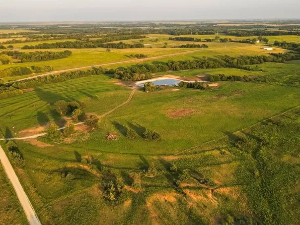 W 205th St, Osage City, KS 66523