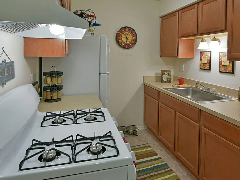 Sycamore Creek Apartments — Photo 2