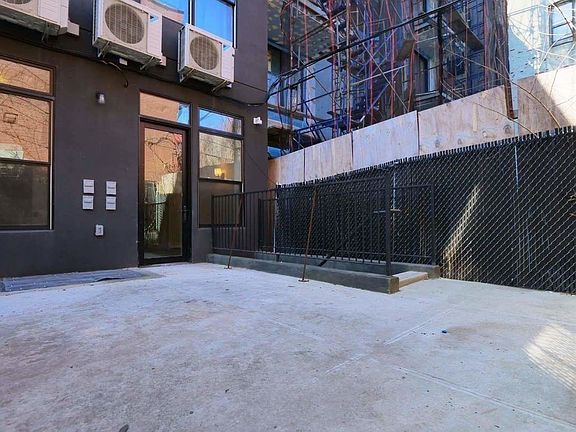 3rd image of 533 Park Pl #1E