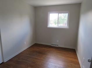 5273 Farm Rd, Waterford, MI 48327