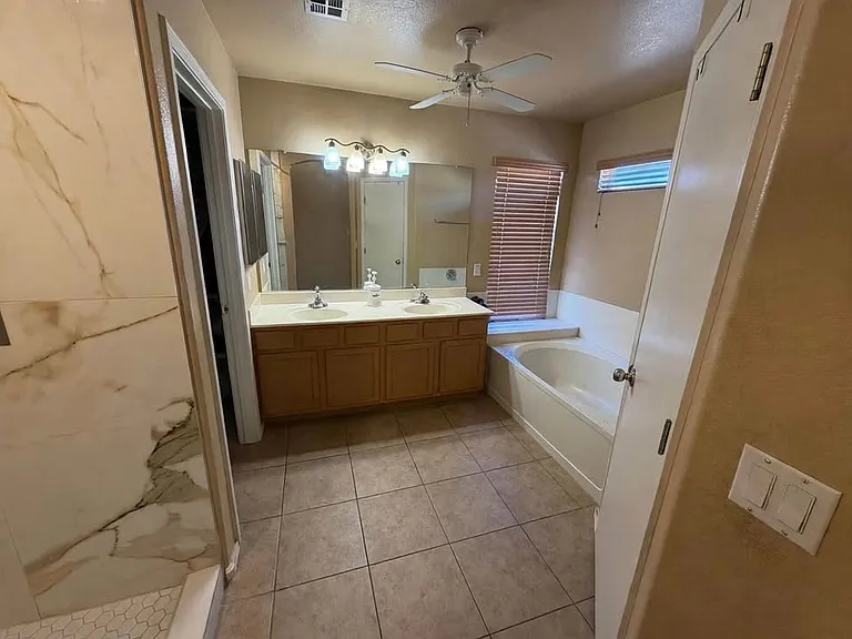 9022 W Hubbell St — Photo 16