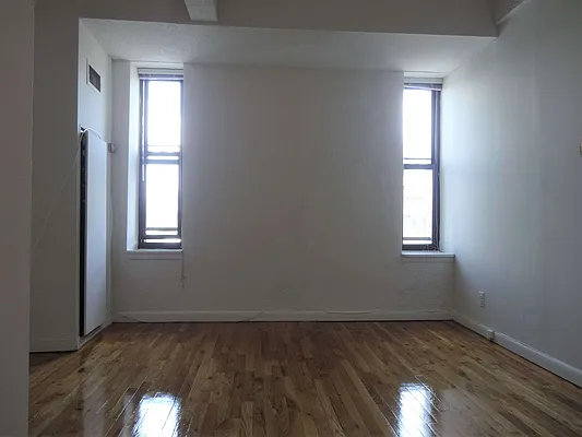 Rented by Green Home NY Realty LLC | media 23