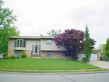 31 University Rd photo 1
