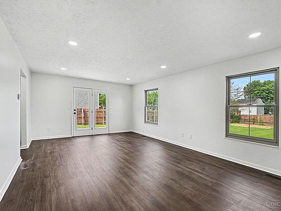 4th image of 596 Pine Hill Pl